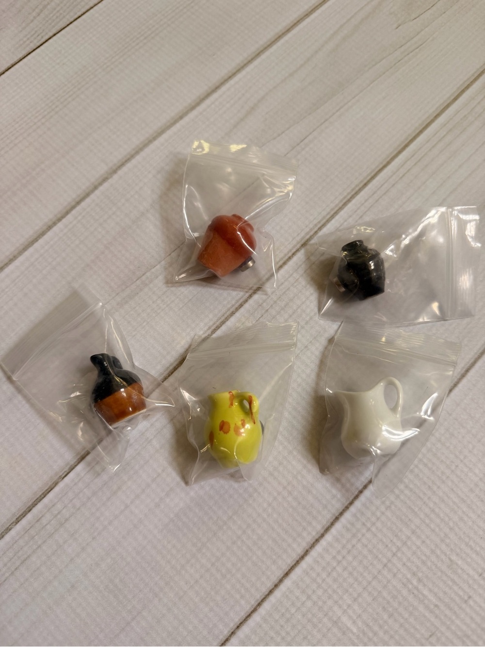 Miniature magnetic pots/vases